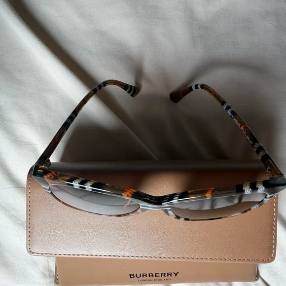 Burberry 55mm Phantos Sunglasses - Picture 3 of 10